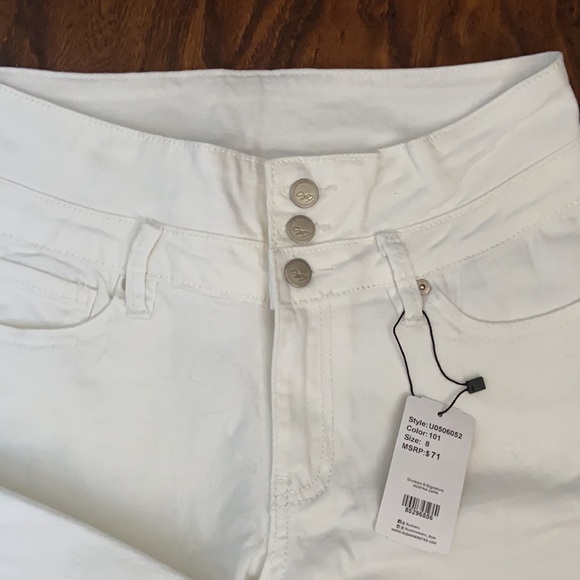 Suzanne Betro high waisted white Capri in size 8 - Picture 5 of 13
